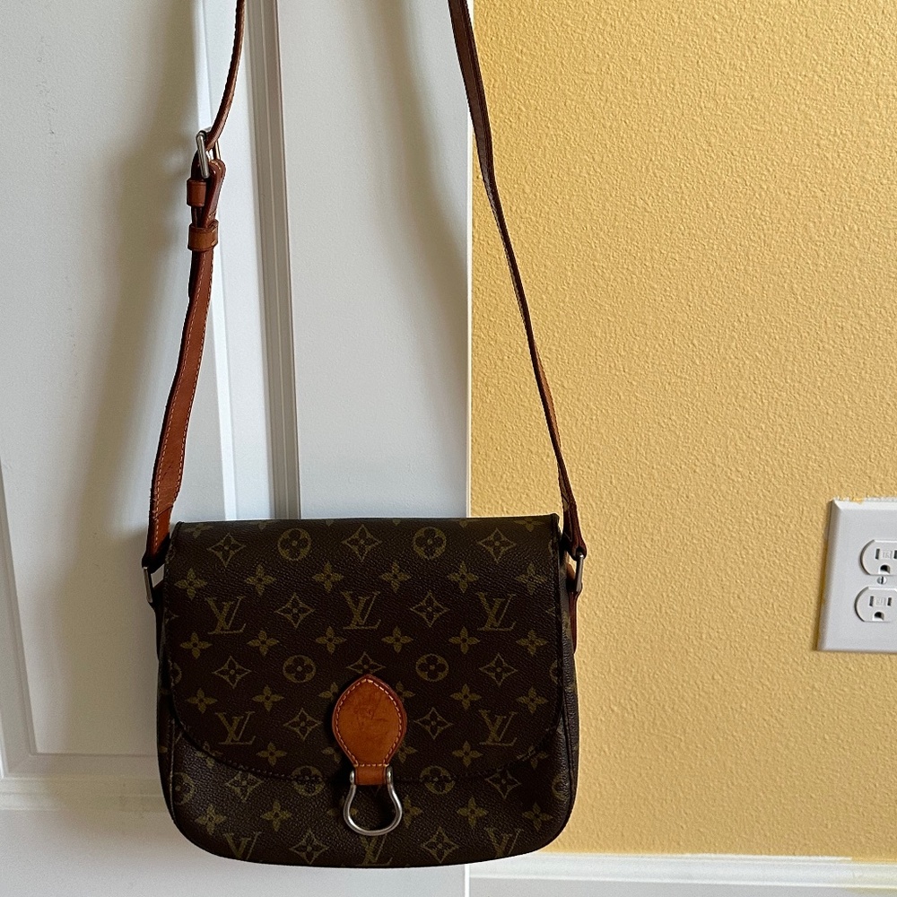 Authentic Louis Vuitton Saint Cloud GM Size Monogram Crossbody/Shoulder Bag - Picture 4 of 16